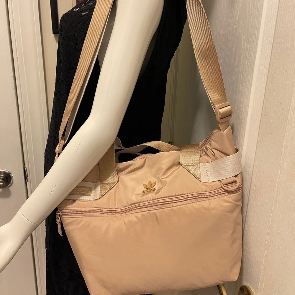 adidas Originals Puffer Shopper Tote bag in great condition.Peach color